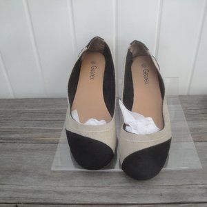 Gearex Asymmetrical Design Black and Tan Size 10 Ballet Flats #0829